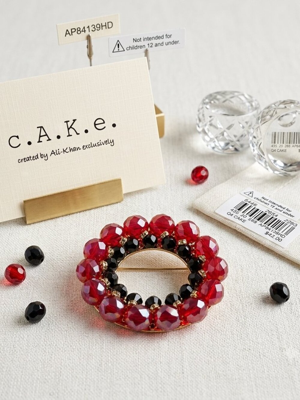 Ali Khan sparkling circular brooch, with faceted stones fuchsia/red-charcoal/blk